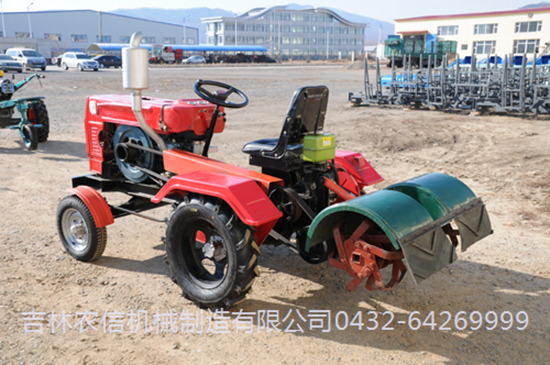 NX32型四輪拖(tuo)拉機2