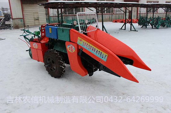 4YZ-1玉米聯合(hé)收獲機